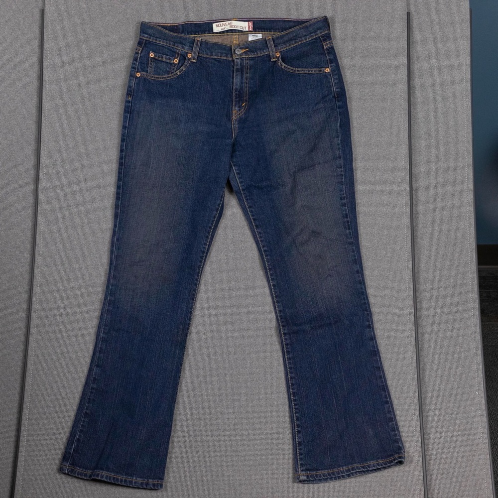 Levi’s Nouveau Bootcut 515 Jeans